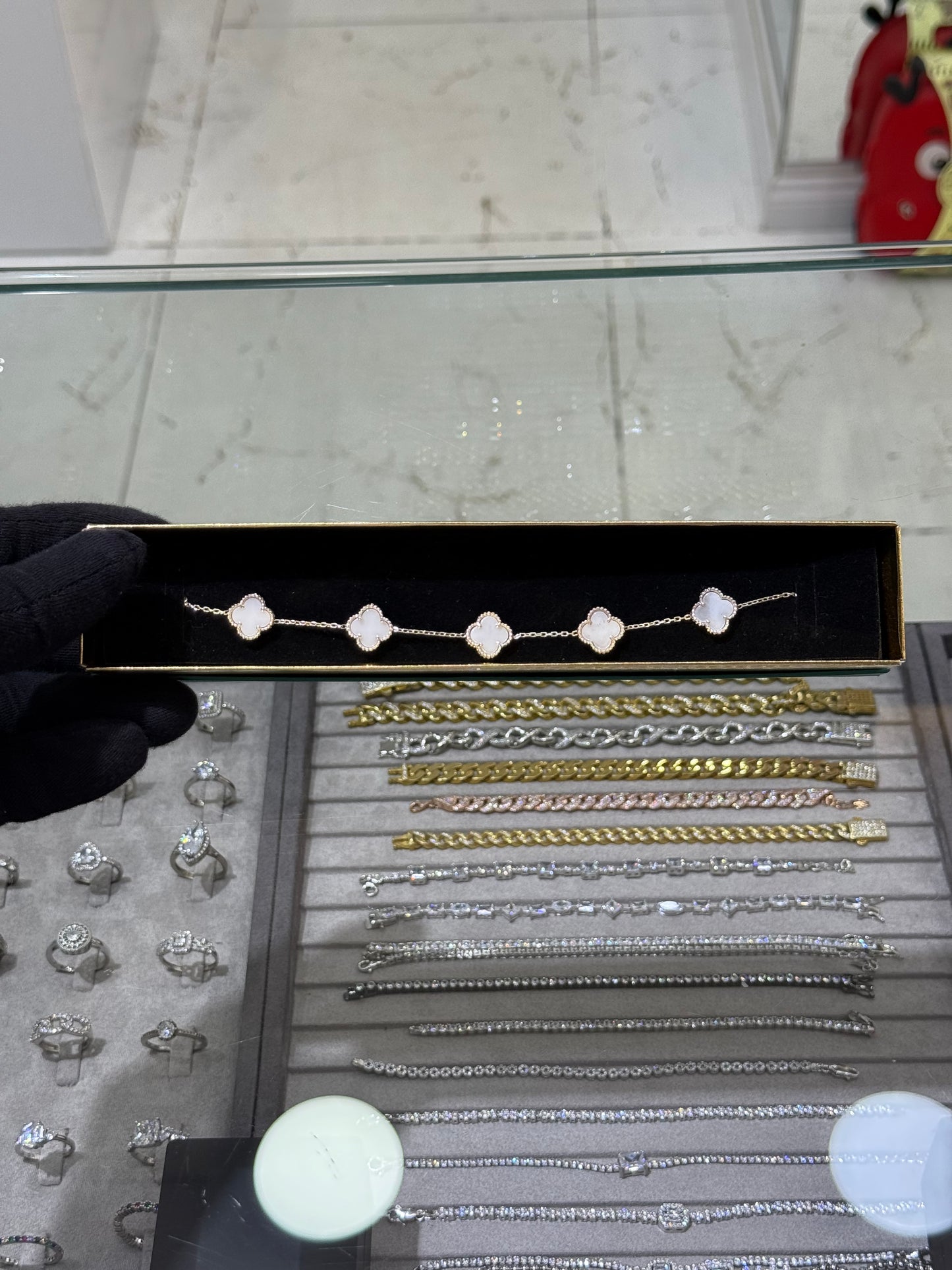 Yonca Model Beyaz Taşlı 925 Gümüş Bileklik