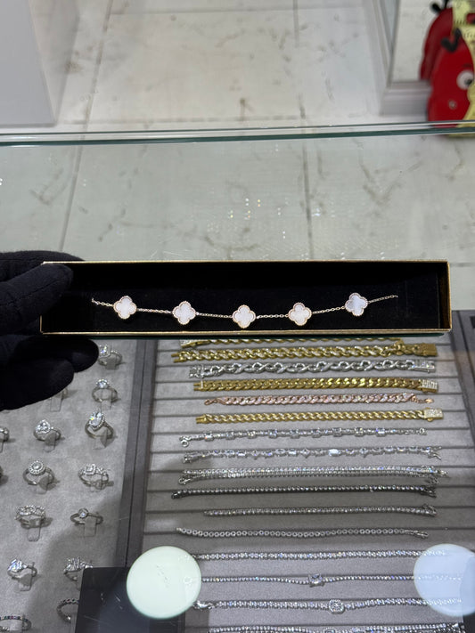 Yonca Model Beyaz Taşlı 925 Gümüş Bileklik
